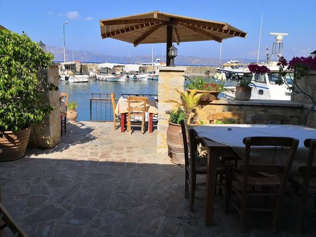 Tsengas Fish Tavern